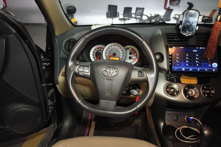 Used Toyota RAV4 2011 2.4L Automatic 4x4 Luxury Edition Steering Wheel