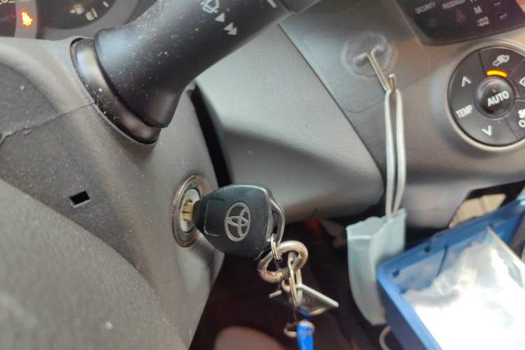 Used Toyota RAV4 2011 2.0L Automatic Luxury Edition Vehicle Key