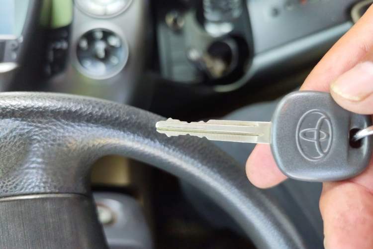 Used Toyota RAV4 2011 2.0L Automatic Classic Edition Vehicle Key