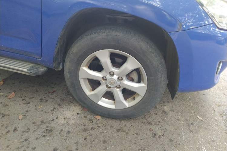 Used Toyota RAV4 2011 2.0L Automatic Classic Edition Right Front Wheel Hub