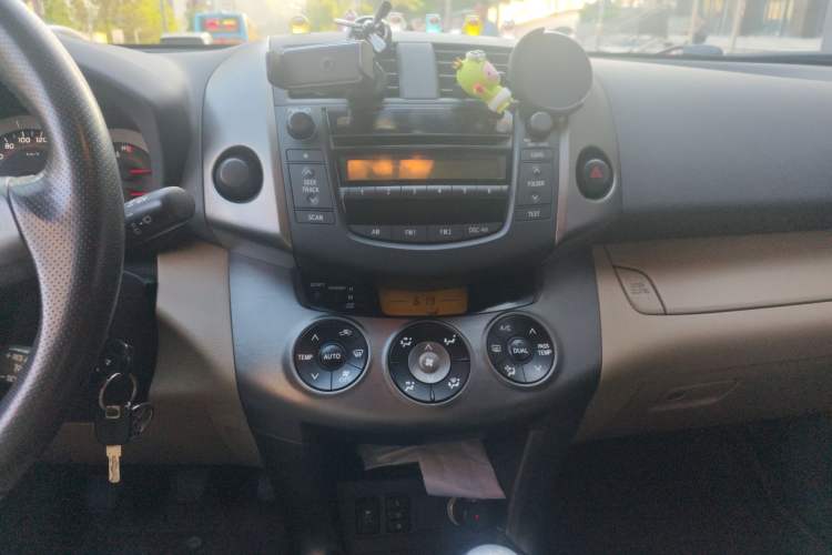 Used Toyota RAV4 2011 2.0L Manual Luxury Edition Audio And AC Panel