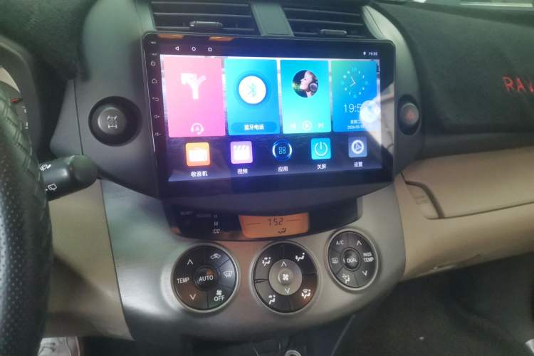 Used Toyota RAV4 2011 2.0L Automatic 4x4 Edition Audio And AC Panel