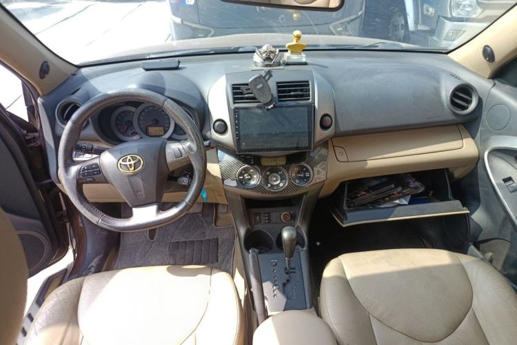 Used Toyota RAV4 2011 2.0L Automatic Luxury Edition Center Console