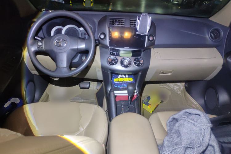 Used Toyota RAV4 2011 2.0L Automatic 4x4 Edition Center Console