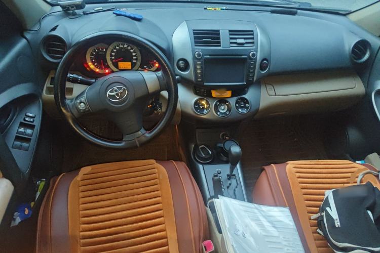 Used Toyota RAV4 2011 2.0L Automatic 4x4 Edition Center Console