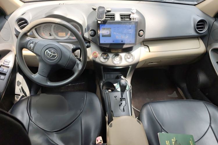 Used Toyota RAV4 2011 2.0L Automatic 4x4 Edition Center Console