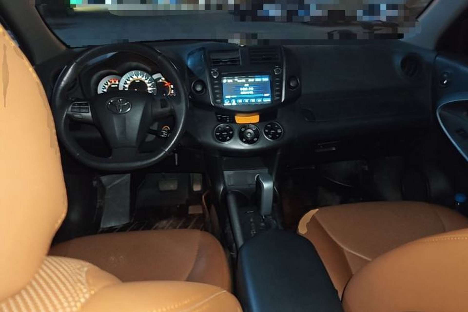Used Toyota RAV4 2011 2.4L Automatic 4x4 Luxury Edition Center Console