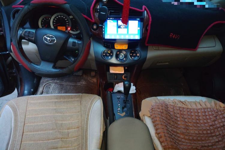Used Toyota RAV4 2011 2.4L Automatic 4x4 Supreme Edition Center Console