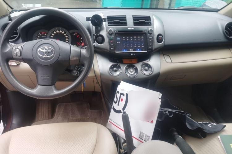 Used Toyota RAV4 2011 2.0L Automatic Classic Edition Center Console