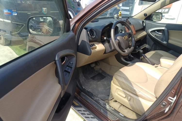 Used Toyota RAV4 2011 2.0L Automatic Luxury Edition Driver Seat