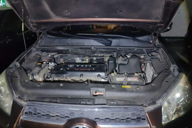Used Toyota RAV4 2011 2.0L Automatic 4x4 Edition Engine Bay