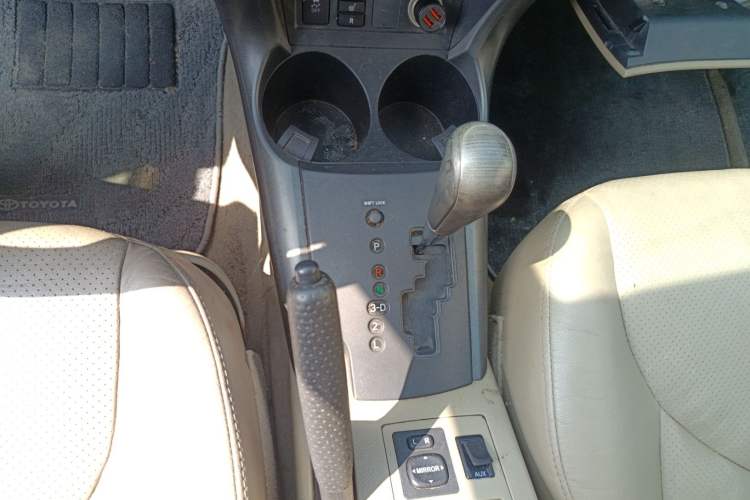 Used Toyota RAV4 2011 2.0L Automatic Luxury Edition Gear Lever
