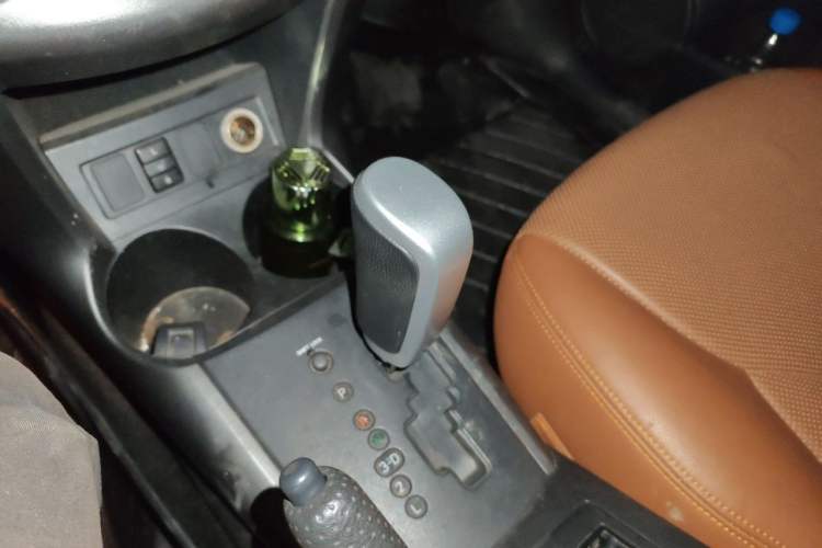 Used Toyota RAV4 2011 2.4L Automatic 4x4 Luxury Edition Gear Lever