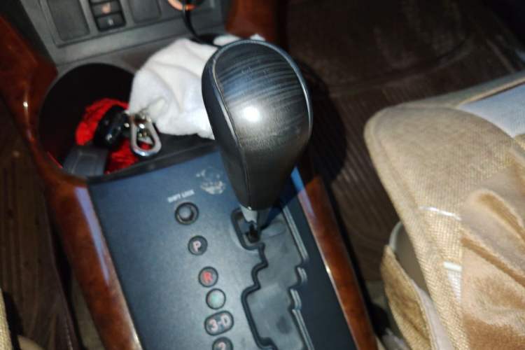 Used Toyota RAV4 2011 2.4L Automatic 4x4 Supreme Edition Gear Lever