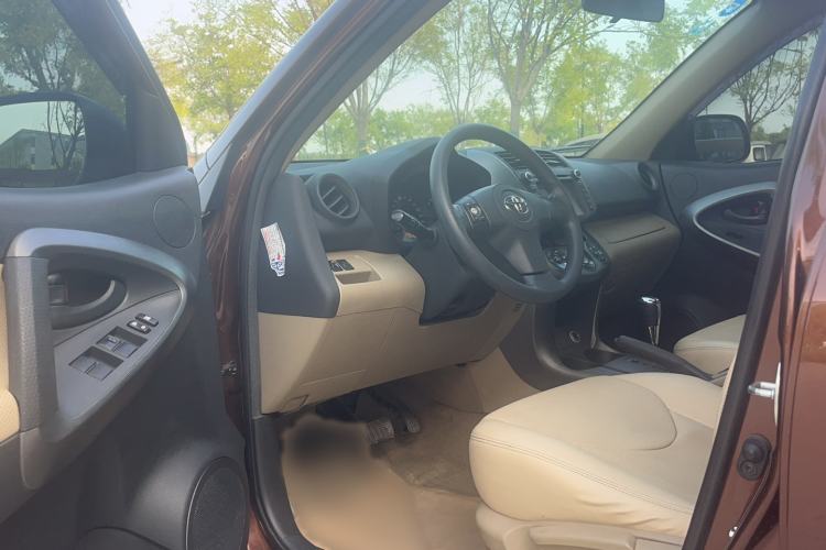 Used Toyota RAV4 2011 2.0L Automatic 4x4 Edition Interior 2