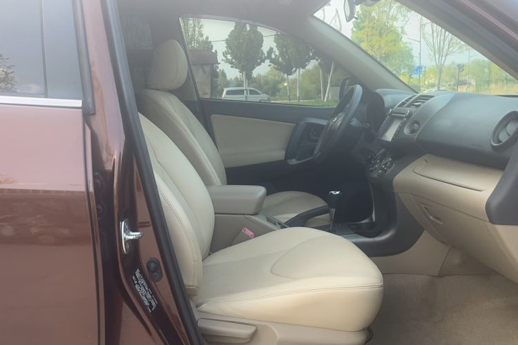 Used Toyota RAV4 2011 2.0L Automatic 4x4 Edition Interior 4