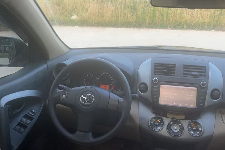 Used Toyota RAV4 2011 2.0L Automatic 4x4 Edition Interior 7