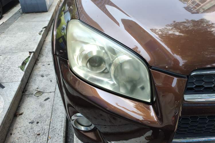 Used Toyota RAV4 2011 2.0L Automatic 4x4 Edition Right Front Headlight