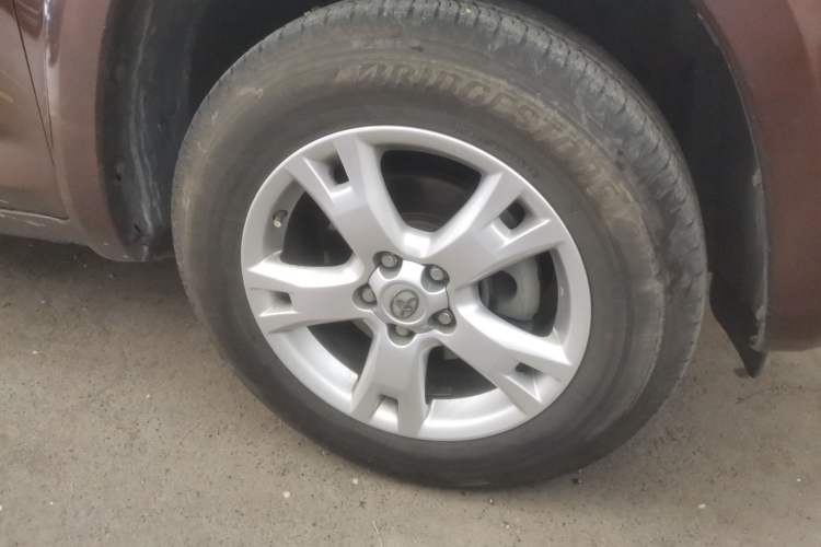 Used Toyota RAV4 2011 2.0L Automatic 4x4 Edition Right Front Wheel Hub