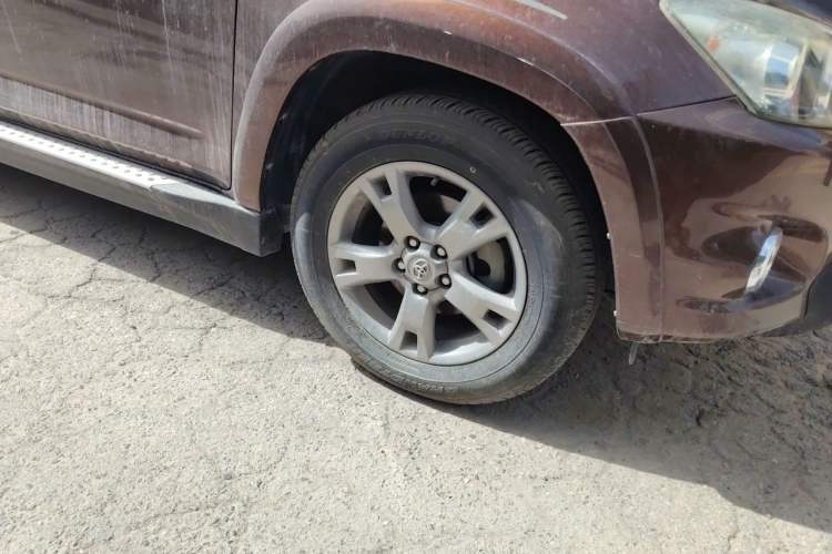 Used Toyota RAV4 2011 2.0L Manual 4x4 Edition Right Front Wheel Hub