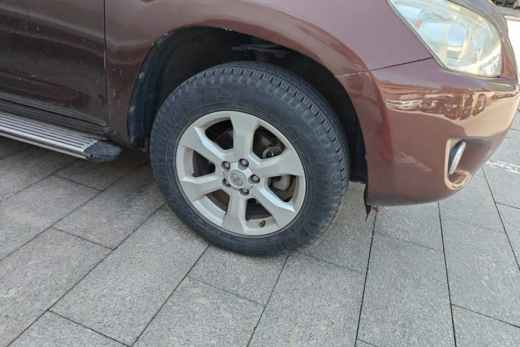 Used Toyota RAV4 2011 2.0L Automatic Classic Edition Right Front Wheel Hub