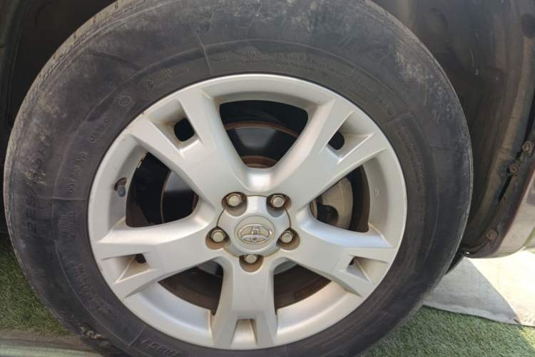 Used Toyota RAV4 2011 2.0L Automatic Luxury Edition Right Front Wheel Hub
