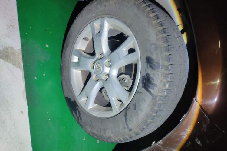 Used Toyota RAV4 2011 2.0L Automatic 4x4 Edition Right Front Wheel Hub