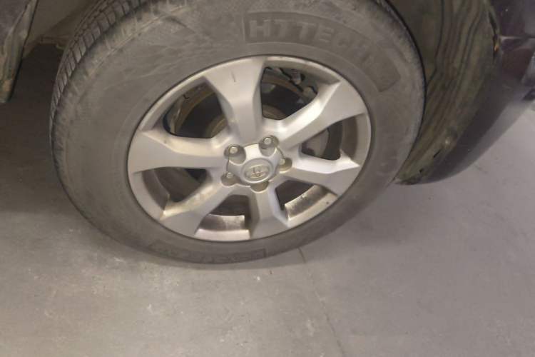 Used Toyota RAV4 2011 2.0L Automatic Classic Edition Right Front Wheel Hub