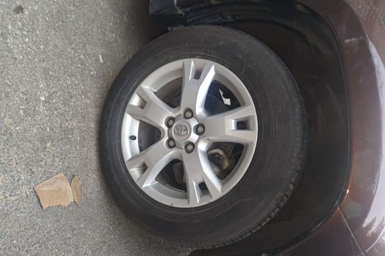 Used Toyota RAV4 2011 2.0L Automatic 4x4 Edition Right Front Wheel Hub