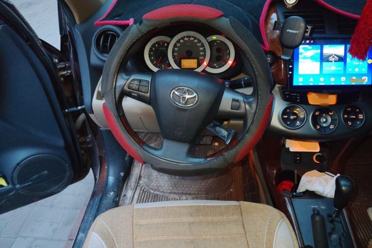 Used Toyota RAV4 2011 2.4L Automatic 4x4 Supreme Edition Steering Wheel