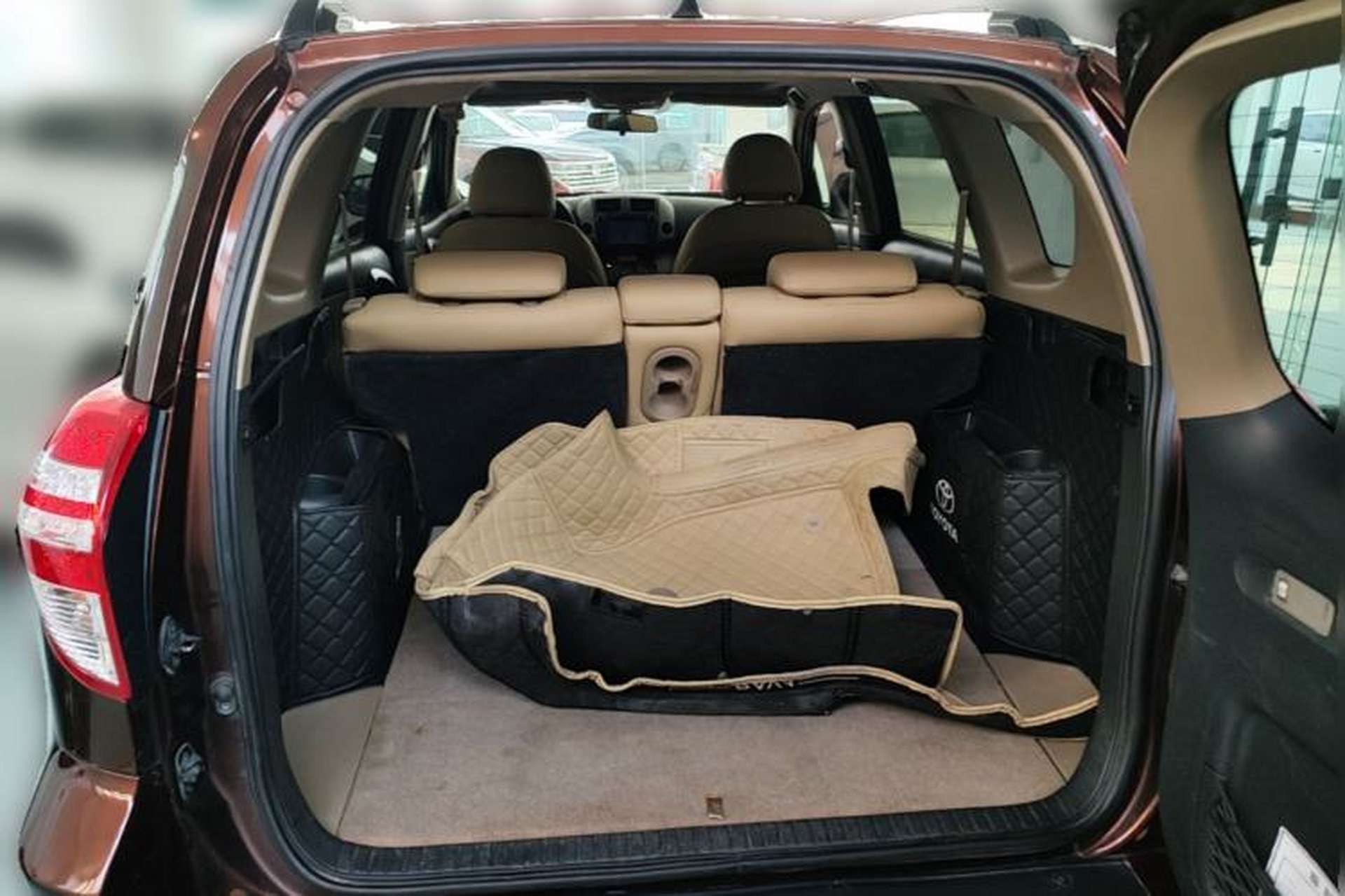 Used Toyota RAV4 2011 2.0L Automatic 4x4 Edition Trunk