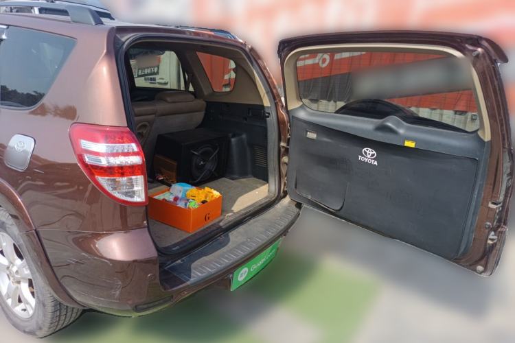 Used Toyota RAV4 2011 2.0L Automatic Luxury Edition Trunk
