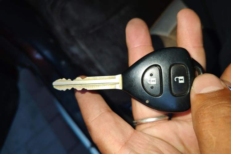 Used Toyota RAV4 2011 2.4L Automatic 4x4 Supreme Edition Vehicle Key