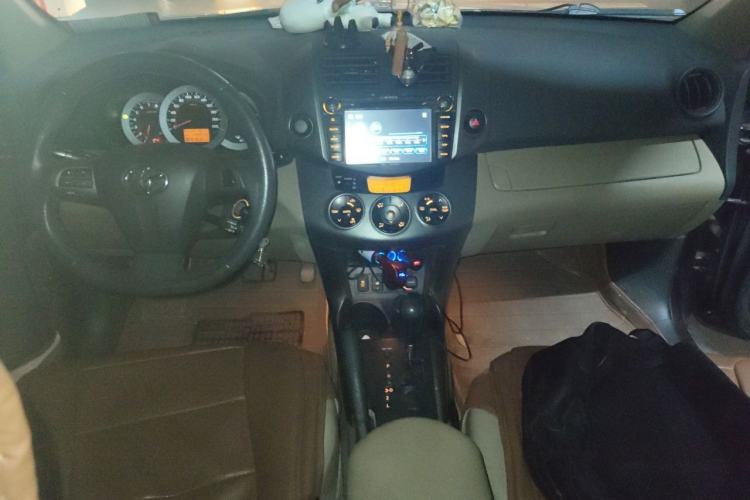 Used Toyota RAV4 2011 2.0L Automatic Luxury Edition Center Console