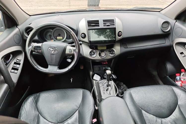 Used Toyota RAV4 2011 2.4L Automatic 4x4 Luxury Edition Center Console