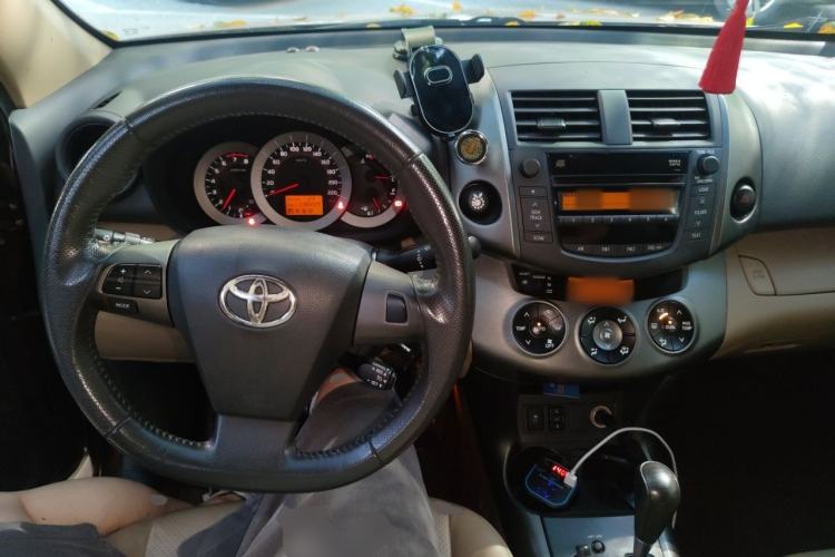 Used Toyota RAV4 2011 2.0L Automatic Luxury Edition Center Console