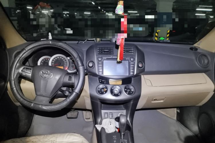 Used Toyota RAV4 2011 2.0L Automatic Luxury Edition Center Console