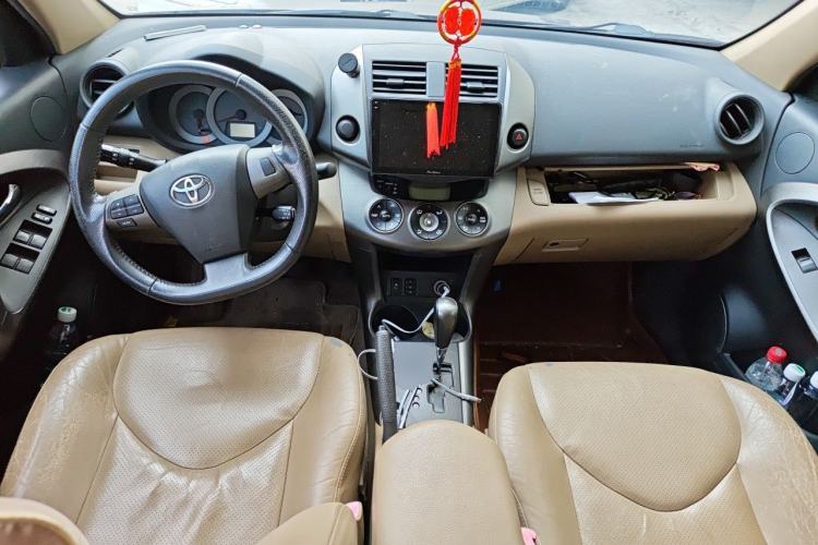 Used Toyota RAV4 2011 2.0L Automatic Luxury Edition Center Console