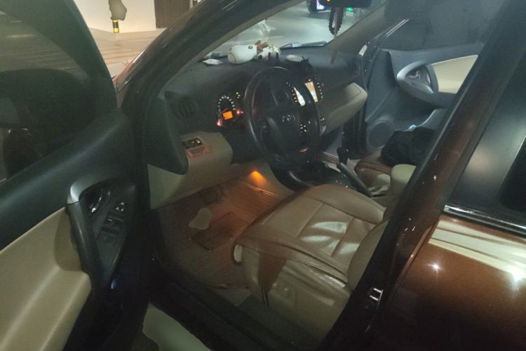Used Toyota RAV4 2011 2.0L Automatic Luxury Edition Driver Seat
