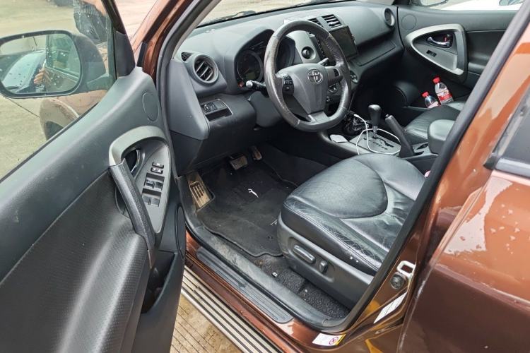Used Toyota RAV4 2011 2.4L Automatic 4x4 Luxury Edition Driver Seat