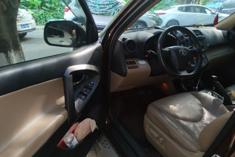 Used Toyota RAV4 2011 2.0L Automatic Luxury Edition Driver Seat
