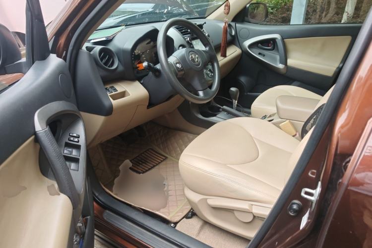 Used Toyota RAV4 2011 2.0L Automatic Classic Edition Driver Seat