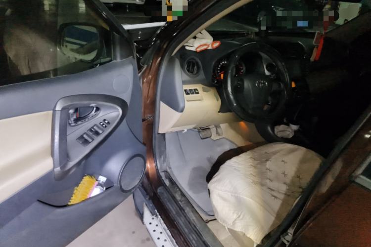Used Toyota RAV4 2011 2.0L Automatic Luxury Edition Driver Seat