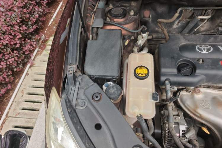 Used Toyota RAV4 2011 2.0L Automatic Classic Edition Engine Bay Right
