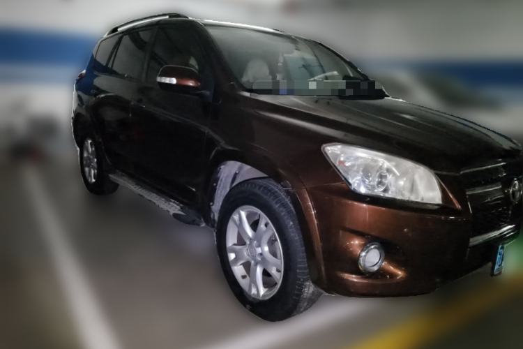 Used Toyota RAV4 2011 2.0L Automatic Luxury Edition Front Right 45 Deg