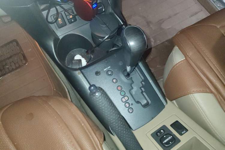 Used Toyota RAV4 2011 2.0L Automatic Luxury Edition Gear Lever