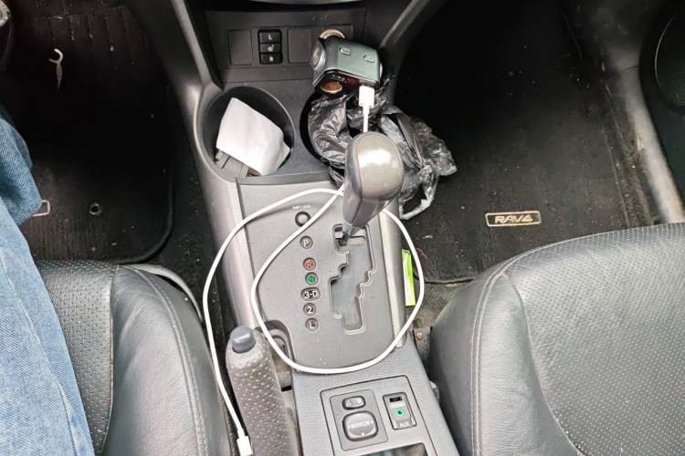 Used Toyota RAV4 2011 2.4L Automatic 4x4 Luxury Edition Gear Lever