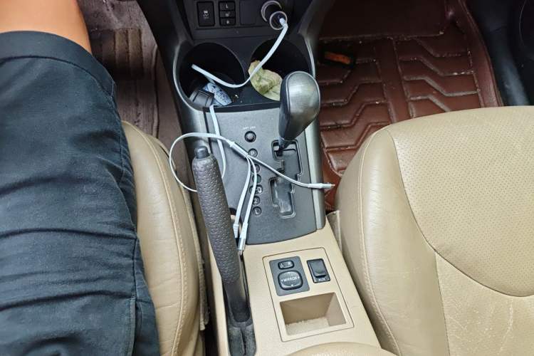Used Toyota RAV4 2011 2.0L Automatic Luxury Edition Gear Lever