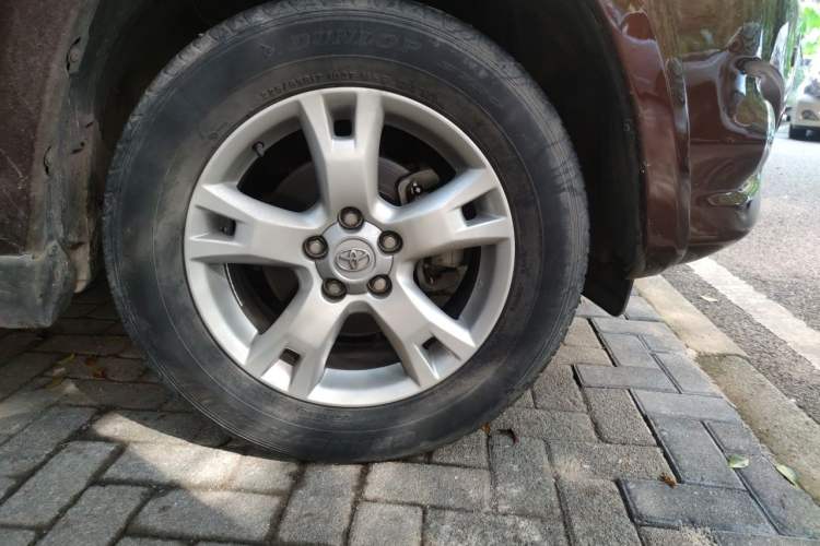 Used Toyota RAV4 2011 2.0L Automatic Luxury Edition Right Front Wheel Hub
