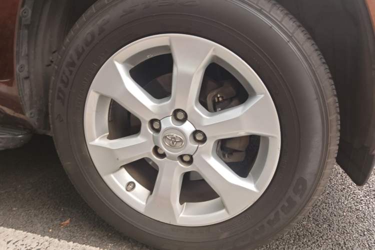 Used Toyota RAV4 2011 2.0L Automatic Classic Edition Right Front Wheel Hub
